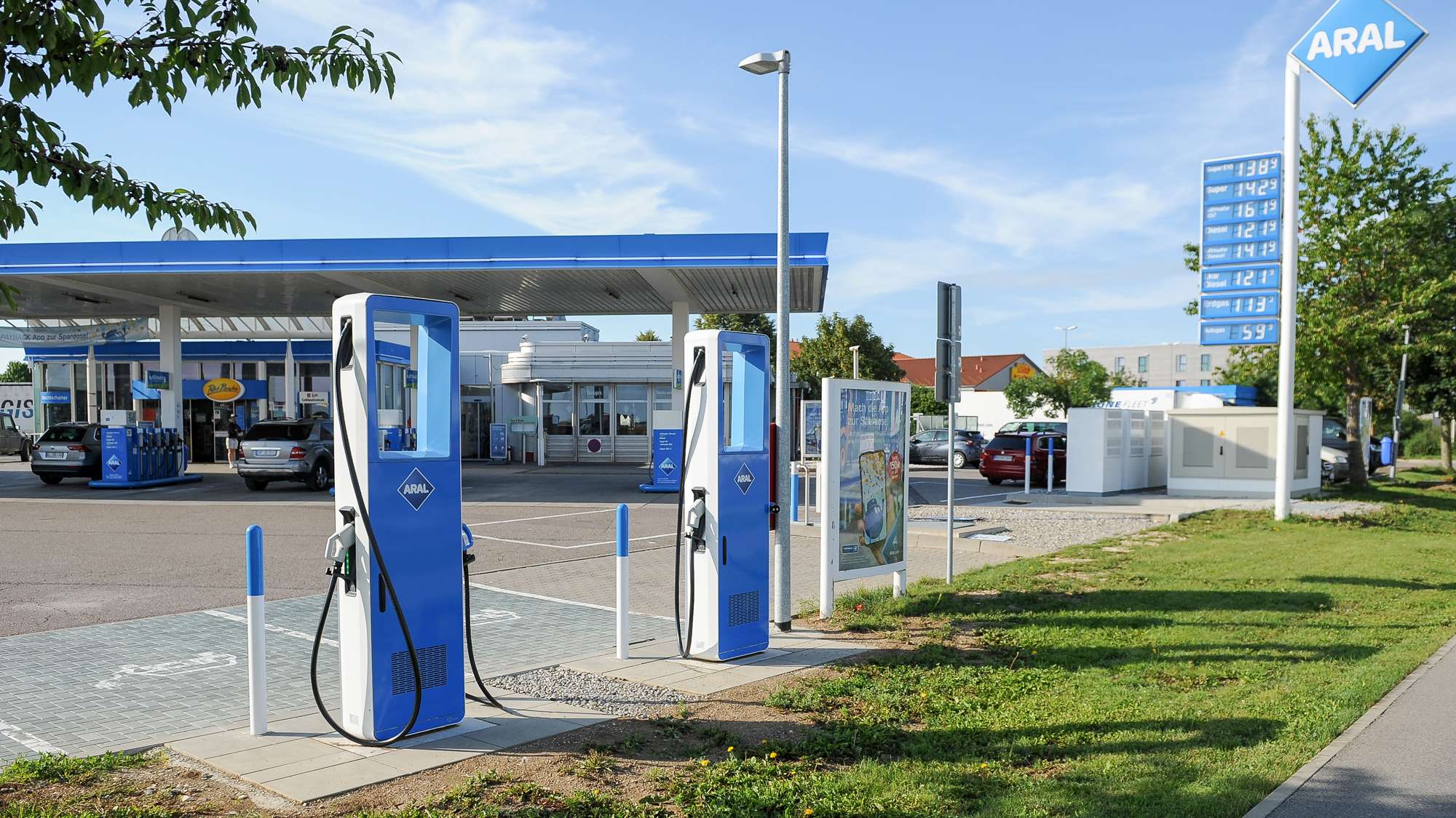 aral-to-build-more-than-100-ultra-fast-charging-points-at-retail-sites