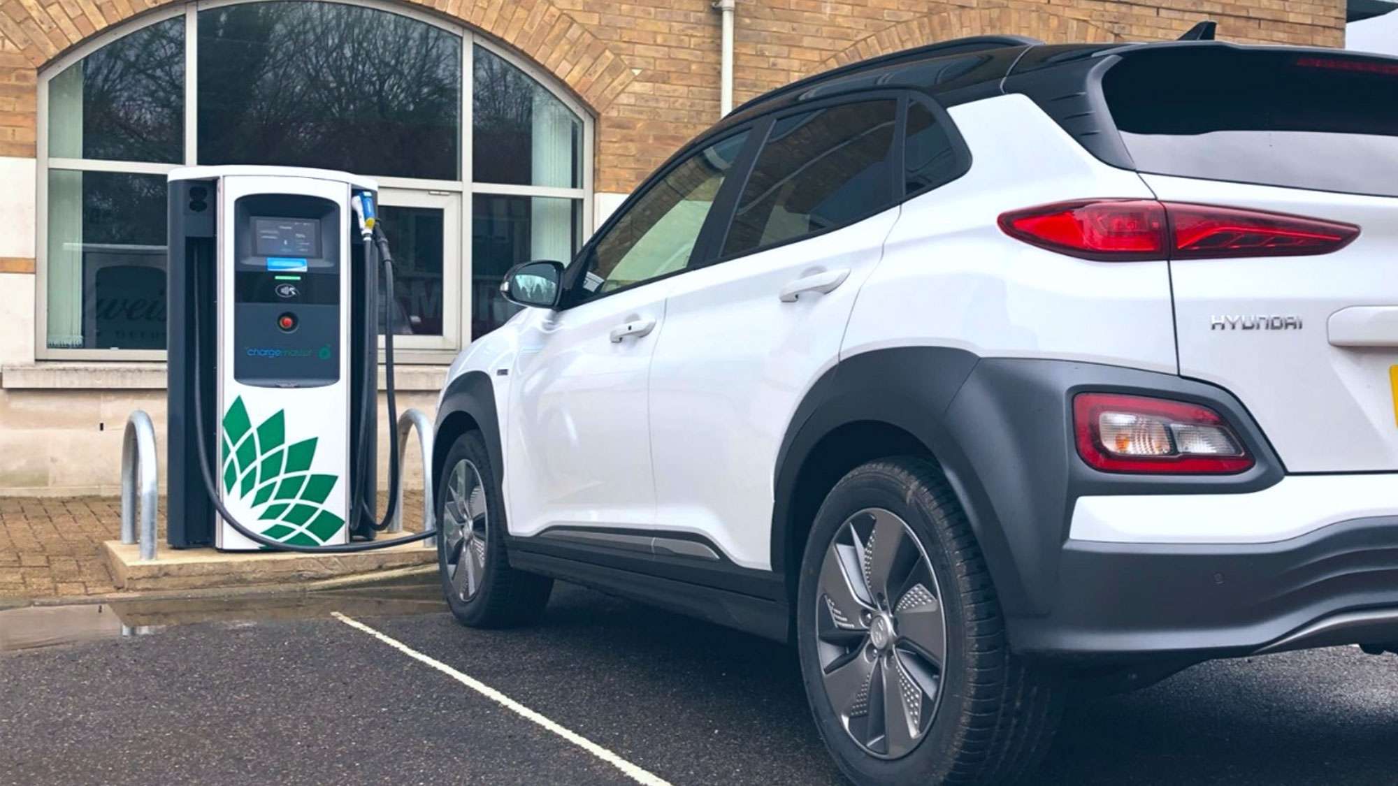 UK s largest ever EV infrastructure contract awarded to bp