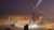 Nachtansicht einer Stadt bei Nebel